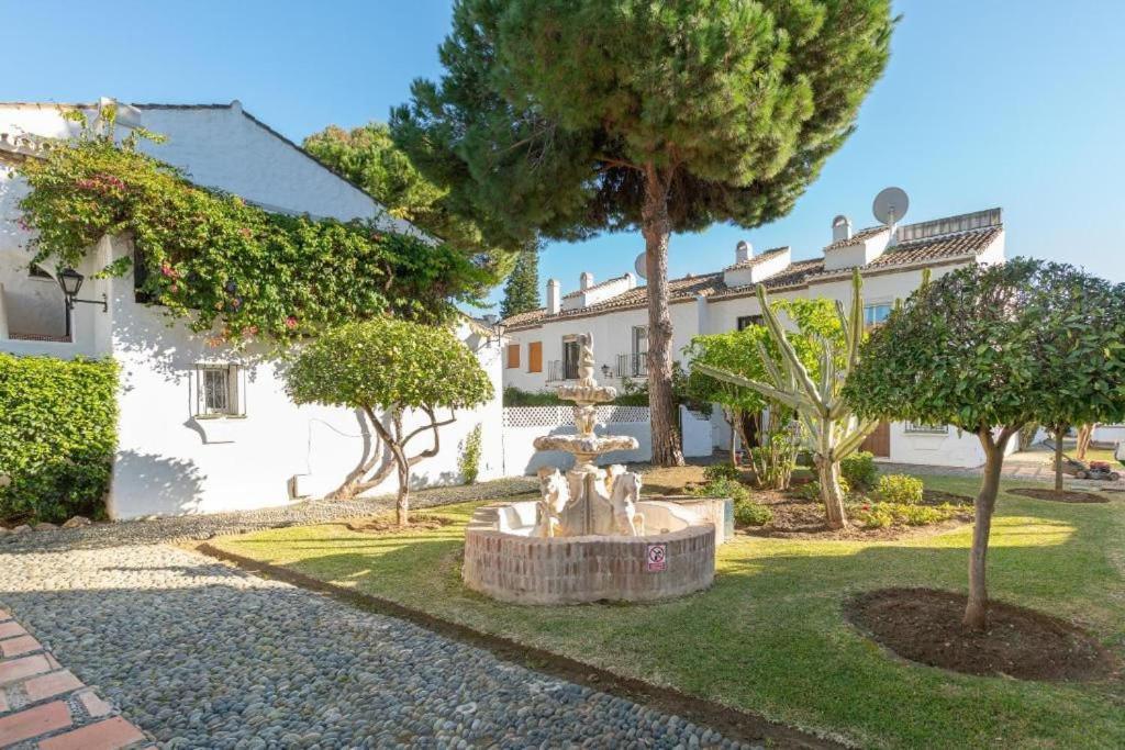 Benamara Gardens Apartment Estepona Exteriör bild