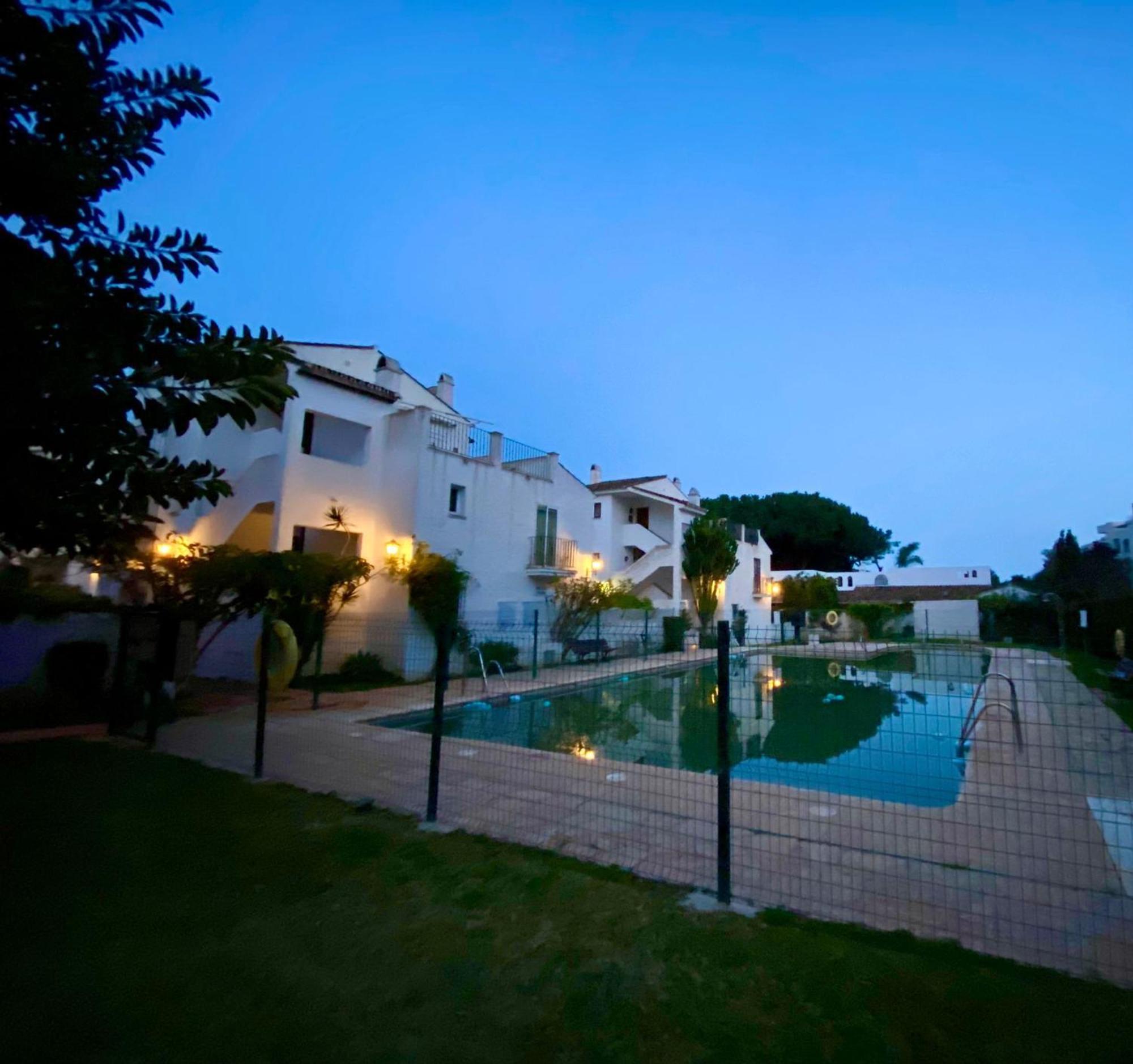 Benamara Gardens Apartment Estepona Exteriör bild